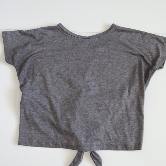 Women’s Under Armour crop top - Picture 2 of 2